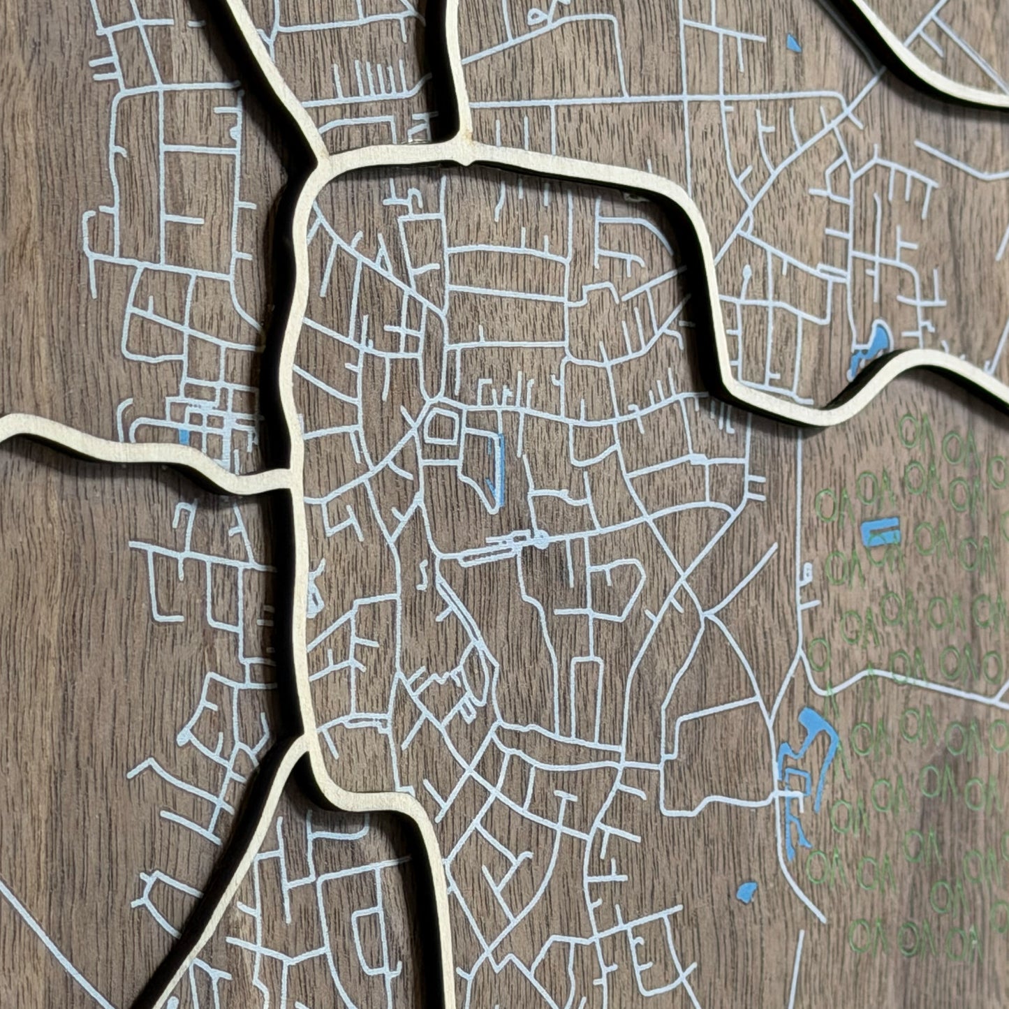 Stadtkarte Dinklage aus Holz – Lasergravur im Rahmen (DIN A3)